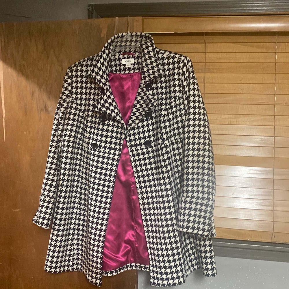 1 size large black and white thigh length p-coat